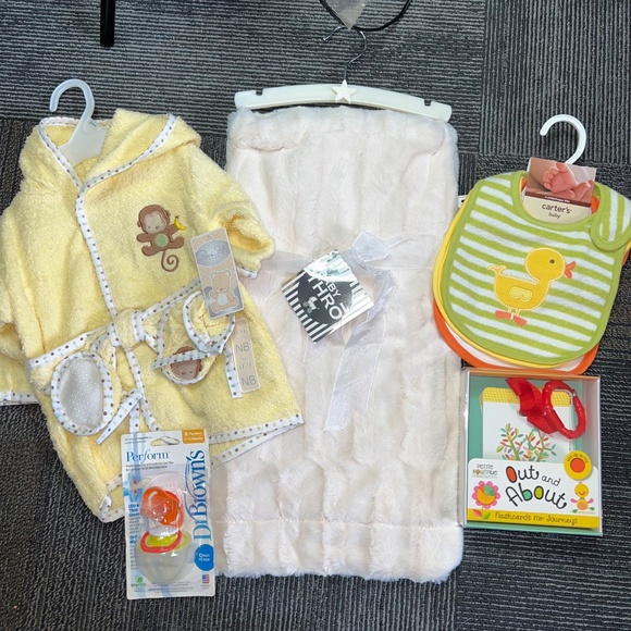 Brand New Fancy Baby Gift Bags 5 Large 2 Small - Picture 13 of 15